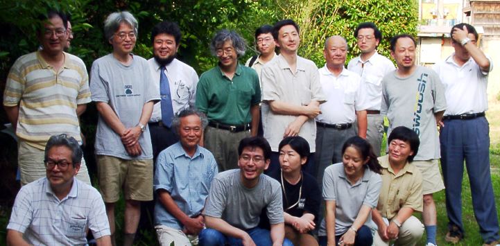 [Photo: members smiling, 2002.8.2]