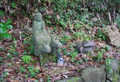 [Photo: Gyuba doji (baby deity riding ox and horse), Nonaka: 2003. 7.26]